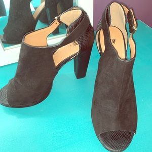 Black booties with thick heal